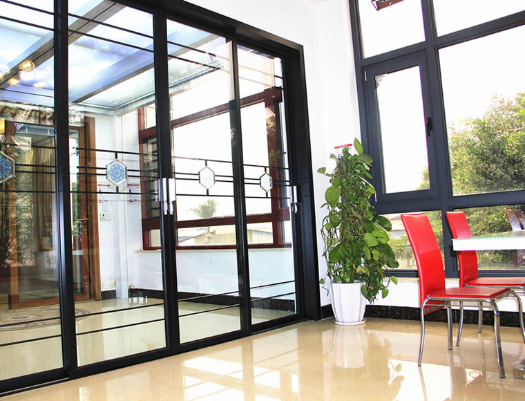 斷橋鋁門(mén)窗價(jià)錢(qián)相差那么大，300元的和1500元的究竟有什么分別？